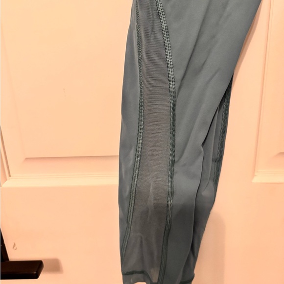 Teal Lululemon Wunder Under Leggings w/ mesh - Picture 4 of 4